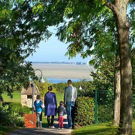 Le Cap Hornu מלון 3*